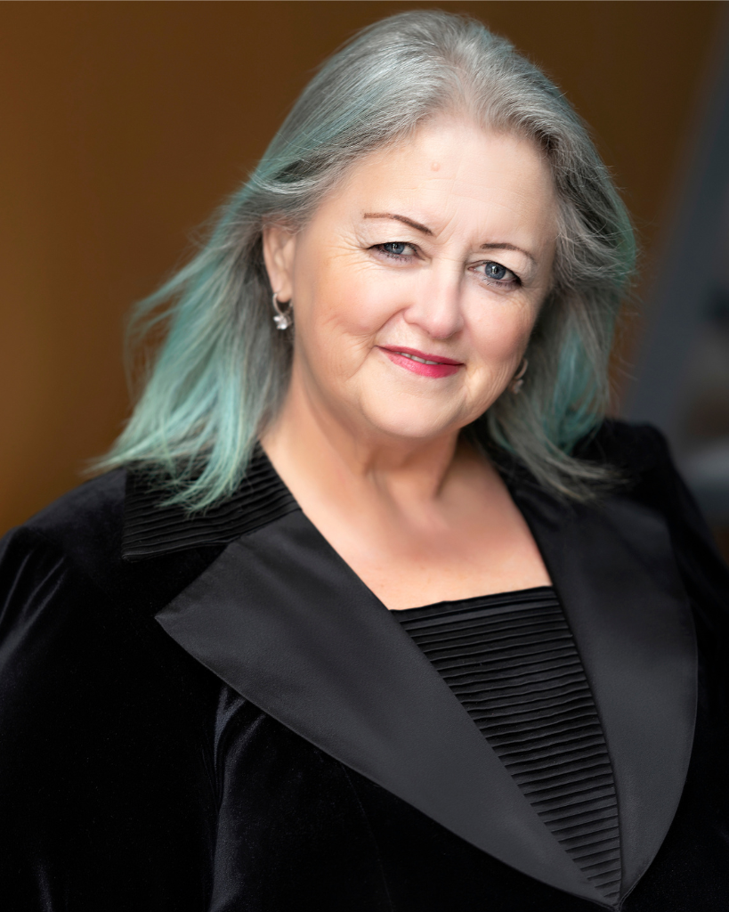 Elaine-Lindsay-The-Dark-Pollyanna-speaker-podcaster.